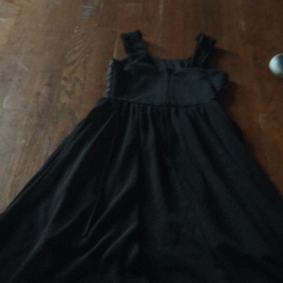 I’m selling a dress - Picture 2 of 3